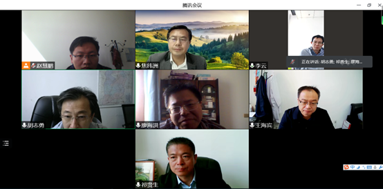 电视屏幕上的男人和女人描述已自动生成